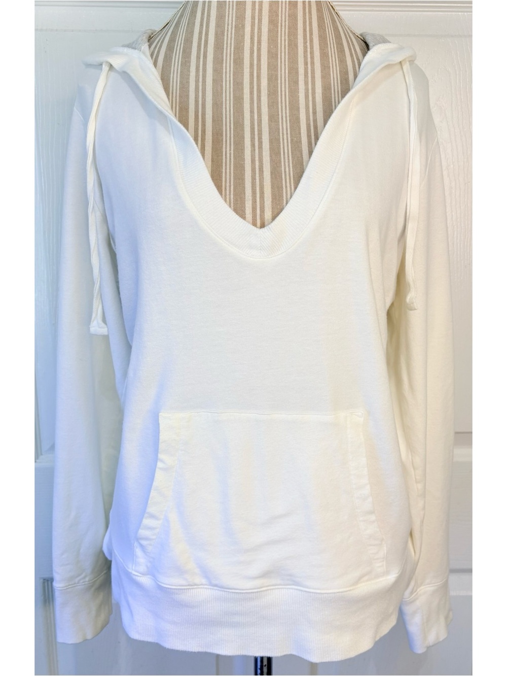 GAP BODY Cozy Soft White French Terry Hoodie Kangaroo Pocket Size Large